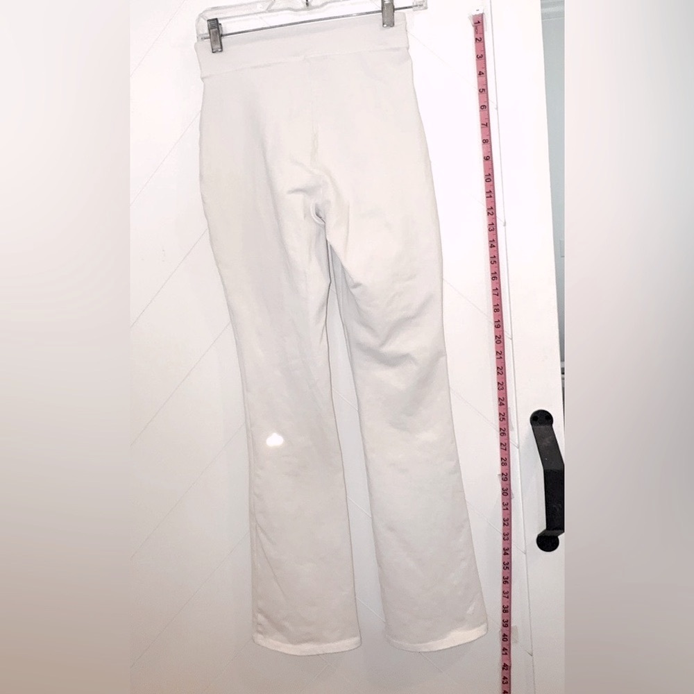 ALO YOGA Airbrush High-Waist Flutter Legging split hem white Size Small - Picture 15 of 16